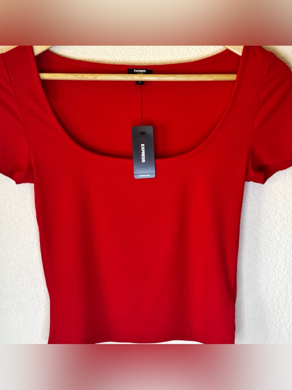 NWT Express Ribbed Fitted Scoop Neck Top Red Short Sleeve Tee Size Small